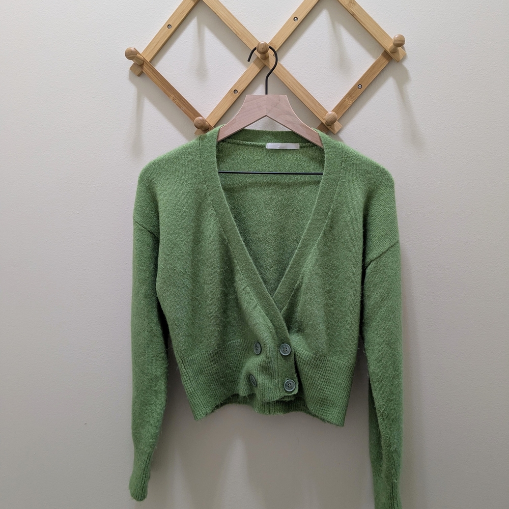 Green V-Neck Buttoned Women's Sweater Cardigan